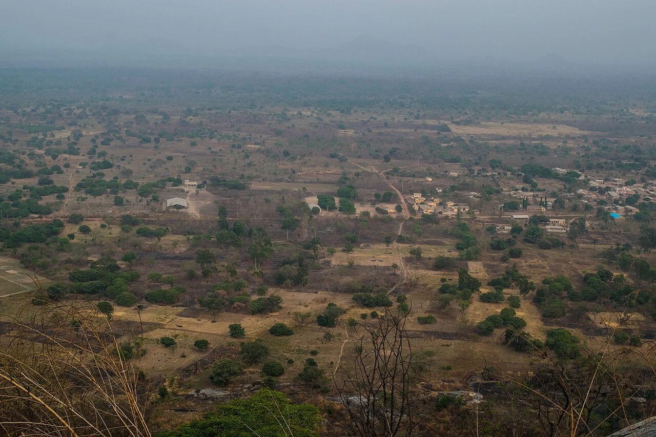 Vue depuis les collines de Kamaté · Glazoué