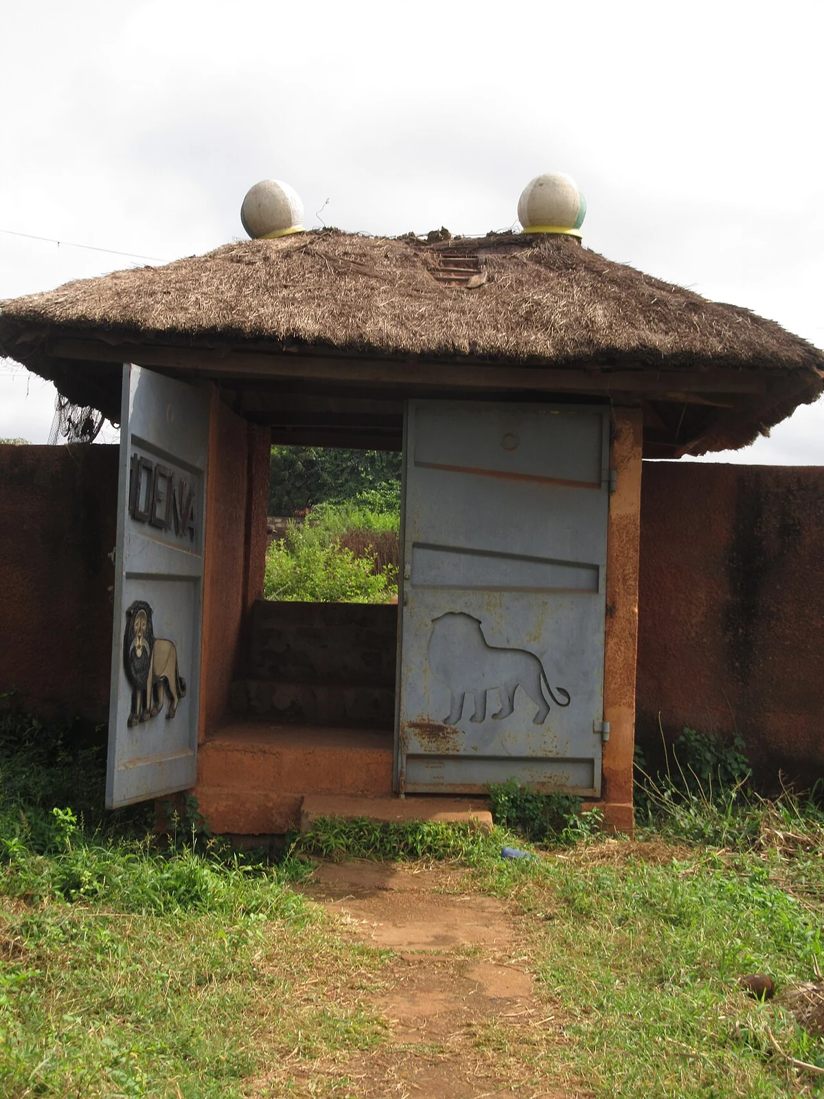 Entrée du musée Akaba Idéna · Kétou